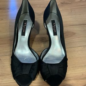 Nina black kitten heel dress shoes EUC